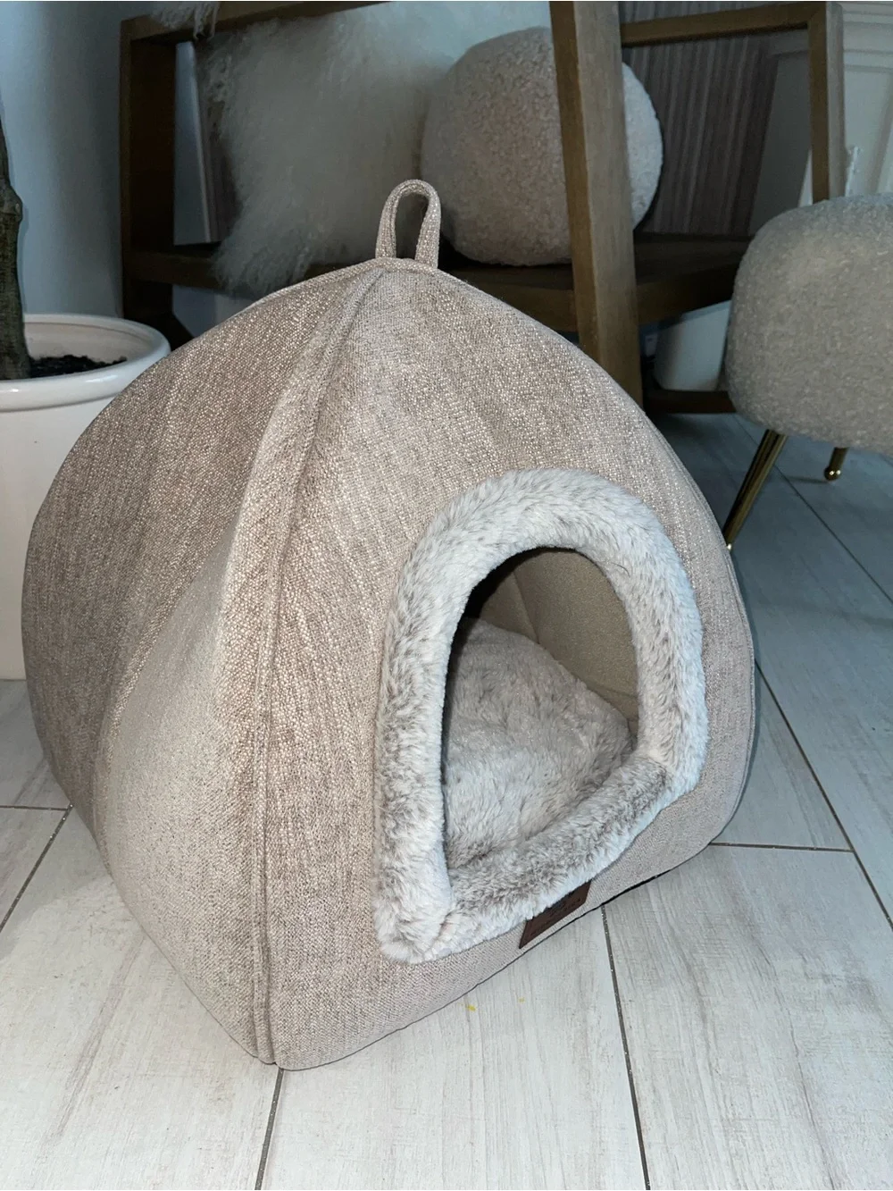 🐾🩷aesthetic white/tan fur dog bed, BRAND NEW PERFECT condition  🩷🐾